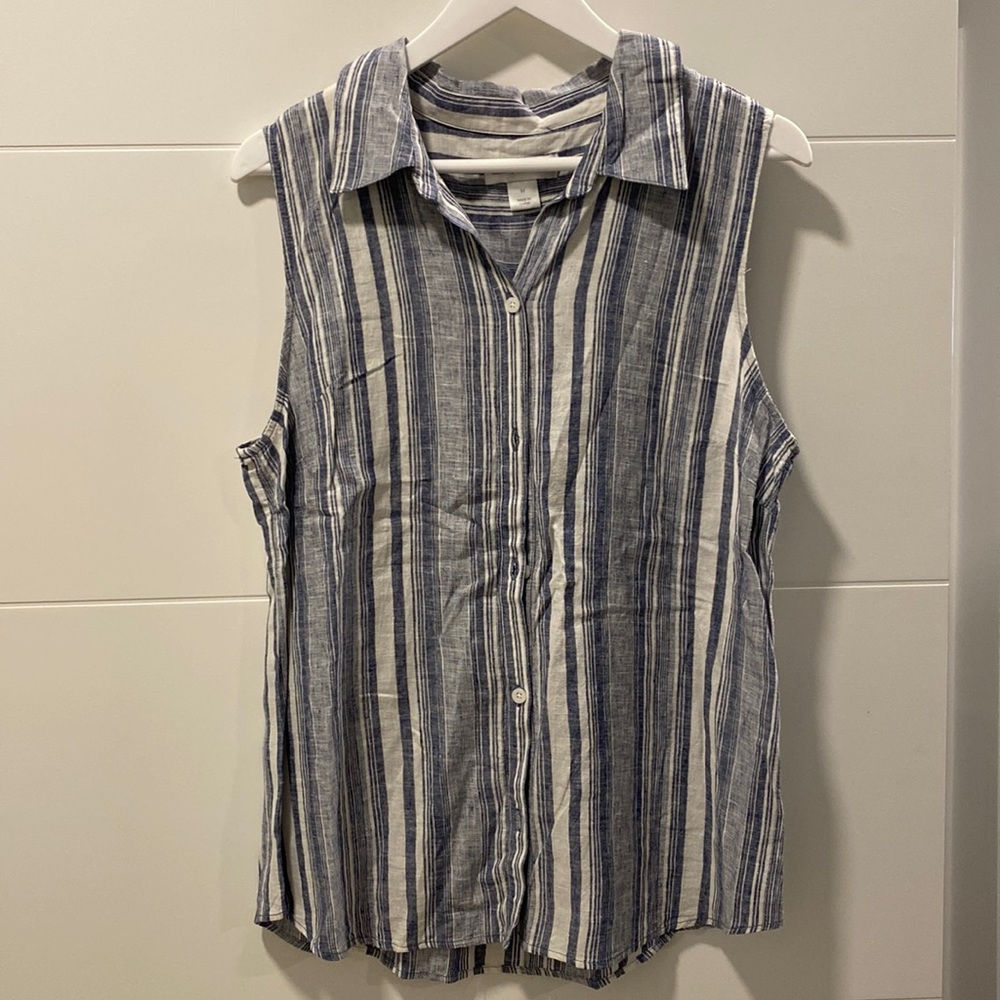 Christopher & Banks button up cotton tank. Size M.